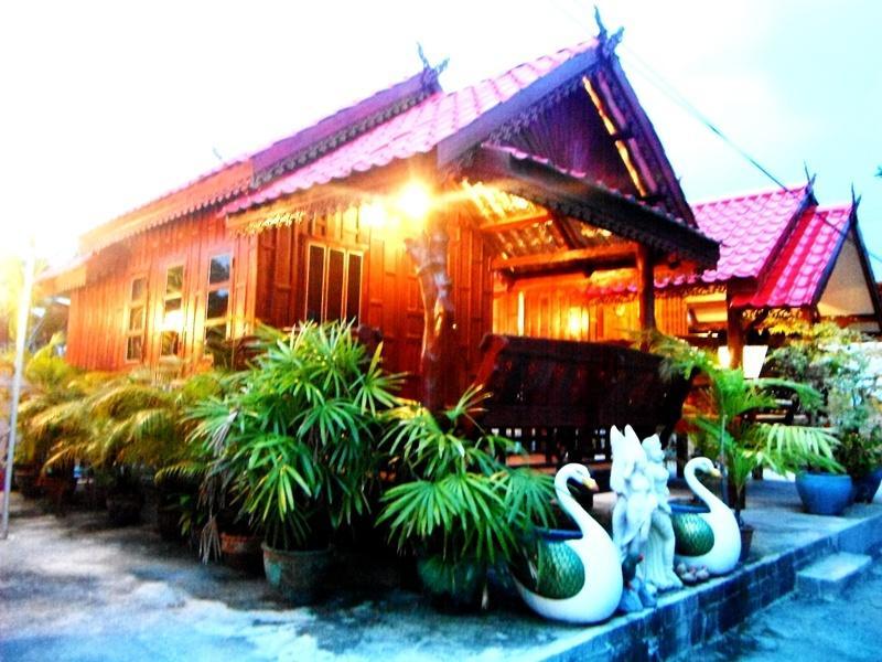 Suksomjai Hotel Rayong Ngoại thất bức ảnh